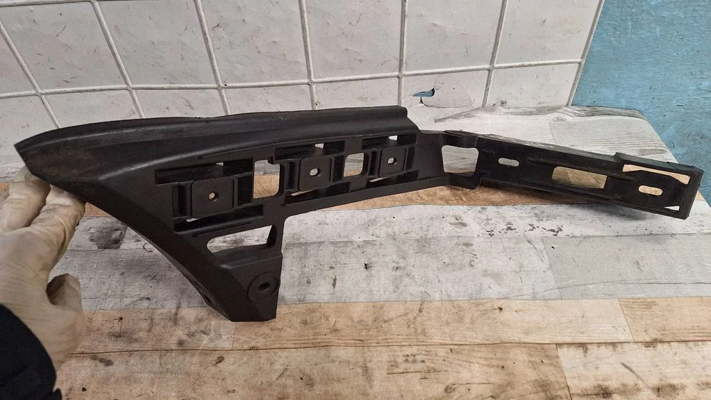 Rear bumper mounting bracket 1T0807376