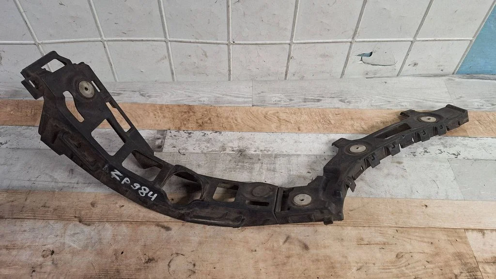 Rear bumper mounting bracket – Opel Zafira B (2005-2014)