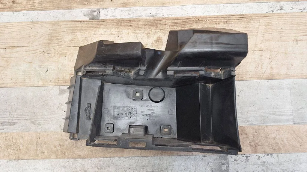 Rear bumper mounting bracket 30678278