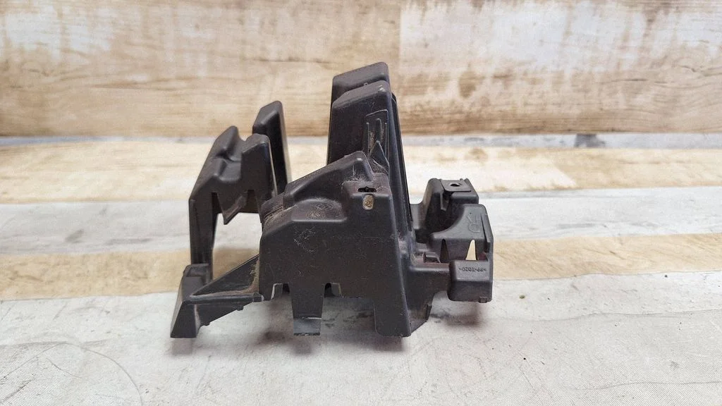 Rear bumper mounting bracket 9681048380