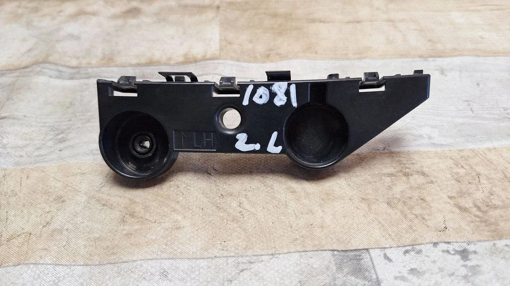 Rear bumper mounting bracket 852254GA0A