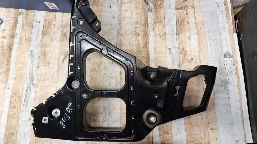 Rear bumper mounting bracket 7176246