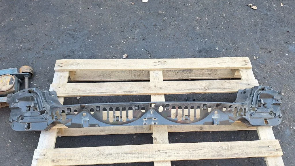 Rear bumper mounting bracket 51127183883