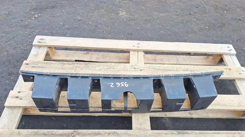 Rear bumper mounting bracket 30796391