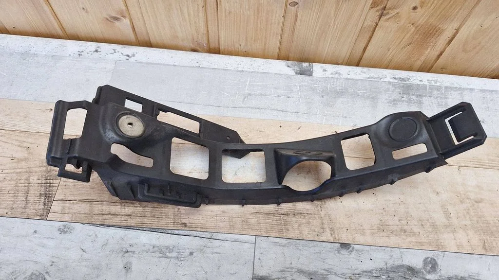 Rear bumper mounting bracket – Opel Zafira B (2005-2014)
