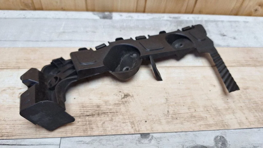Rear bumper mounting bracket – rear left