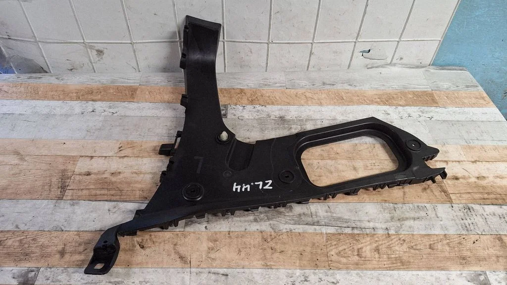 Rear bumper mounting bracket 4L0807453A