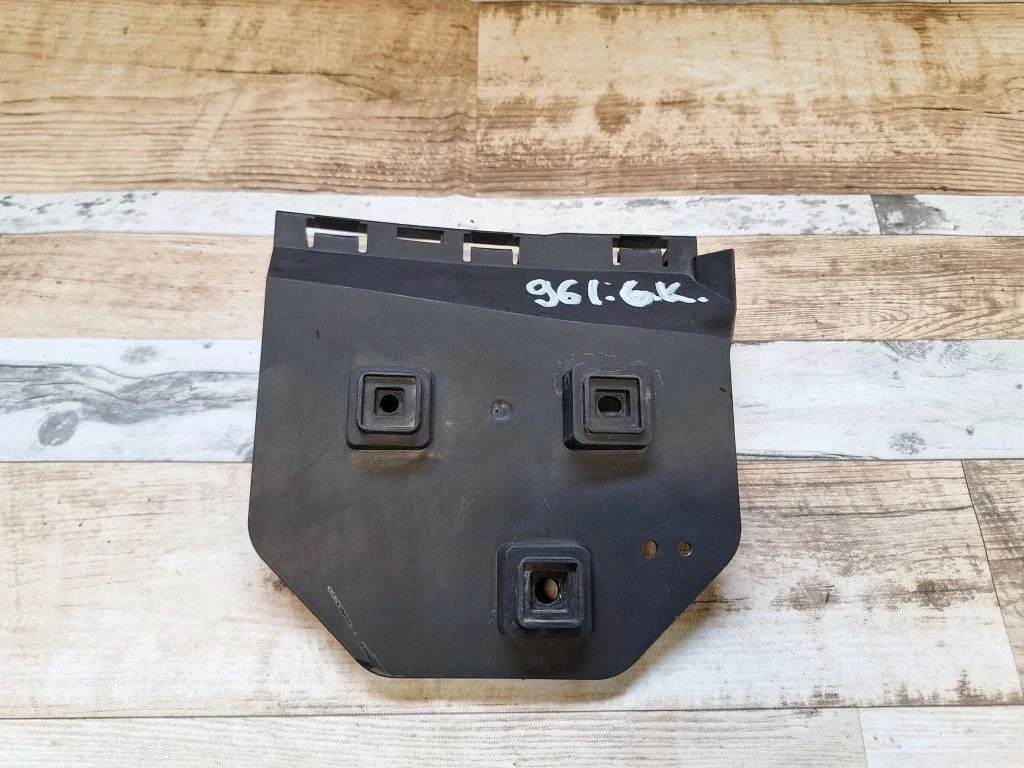 Rear bumper mounting bracket 30763019