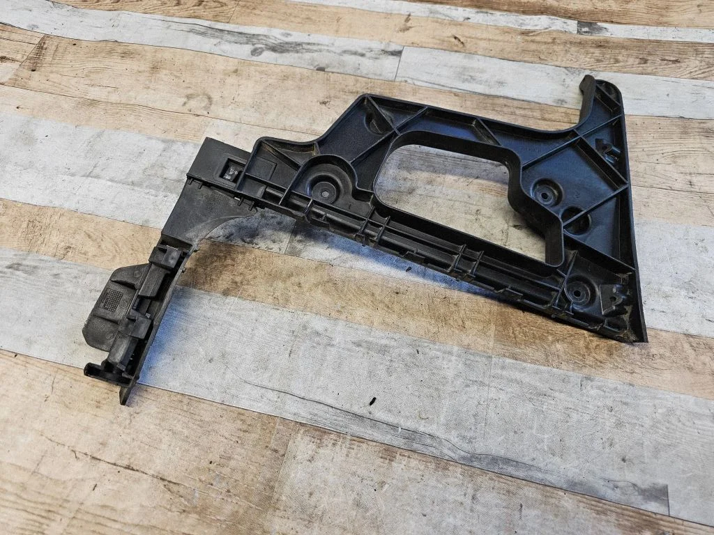 Rear bumper mounting bracket 8T0807453