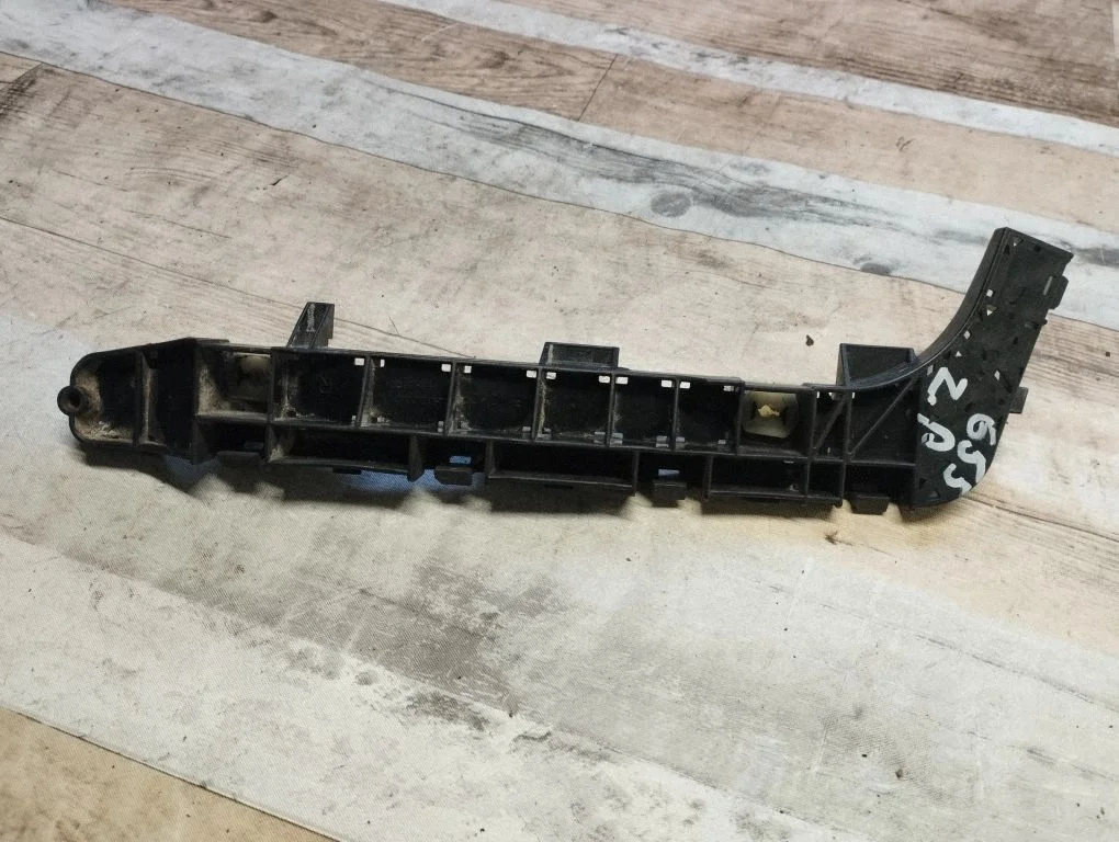 Rear bumper mounting bracket – rear right