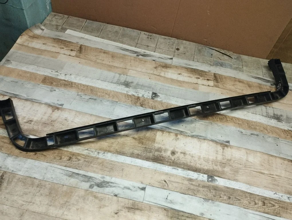 Rear bumper mounting bracket 1T0807863