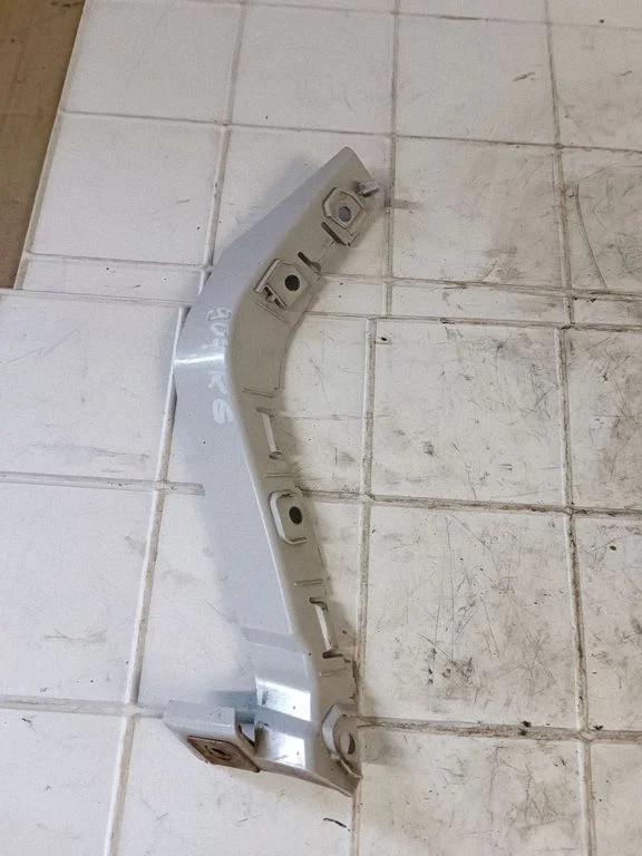 Rear bumper mounting bracket BJ3217A882AC