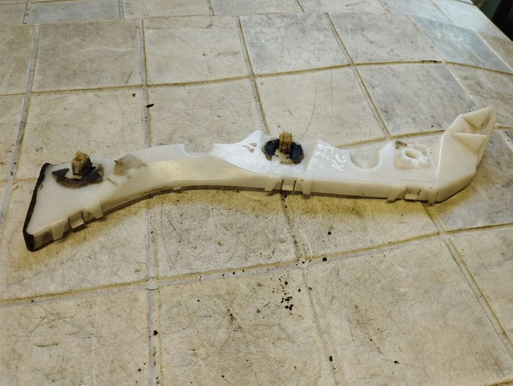 Rear bumper mounting bracket – rear left