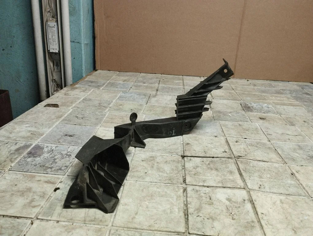 Rear bumper mounting bracket 1J6807394A