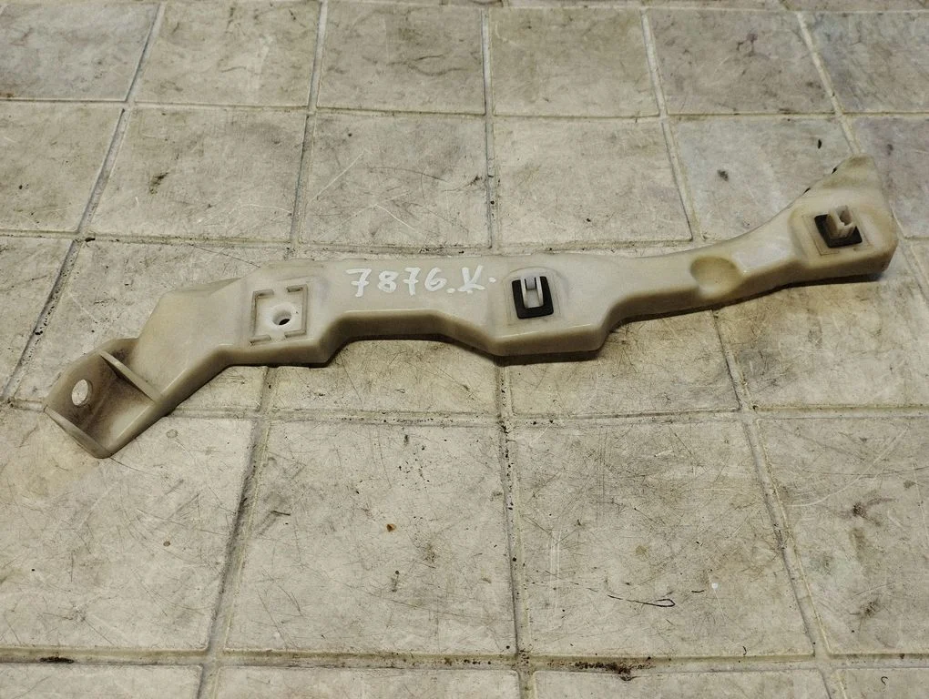 Rear bumper mounting bracket – rear left