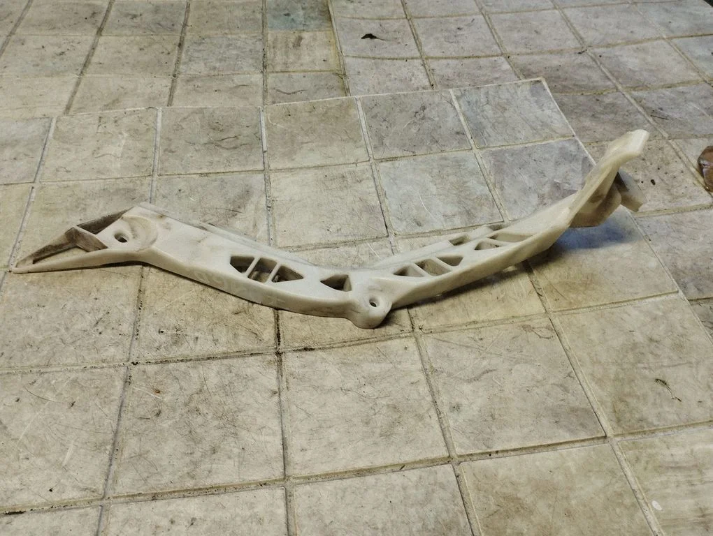 Tagumise kaitseraua kinnitusklamber – Mazda 3 I (2003-2006)
