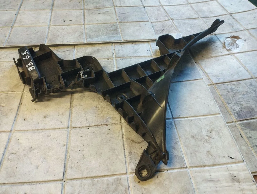 Aizmugurējā bufera turētājs – Audi A3 S3 8P (2003-2012)