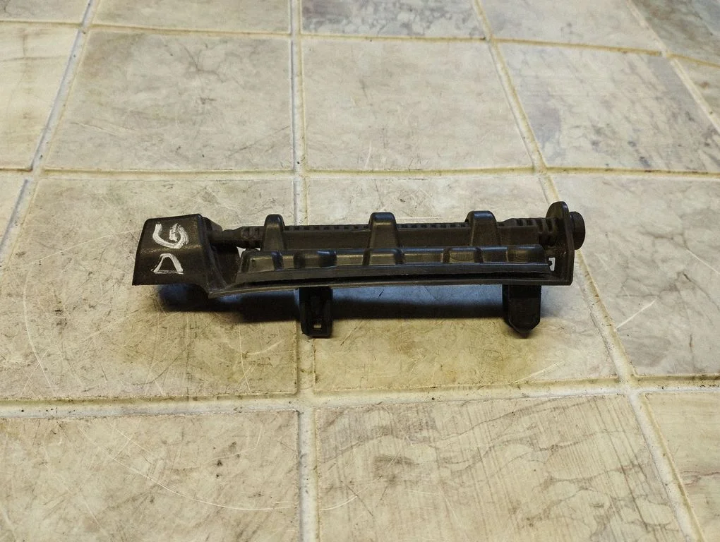 Rear bumper mounting bracket – rear right