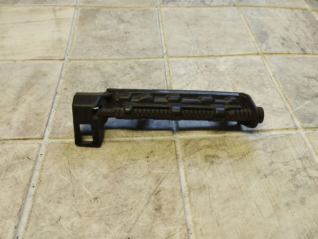 Rear bumper mounting bracket – rear left