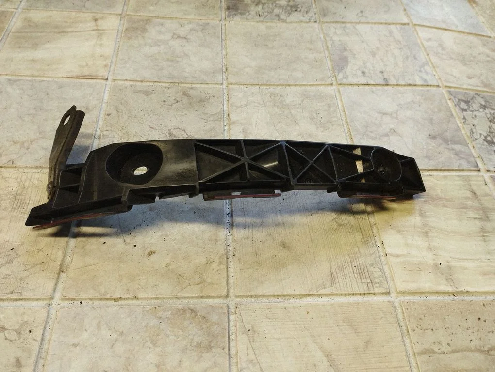Rear bumper mounting bracket 5256353010
