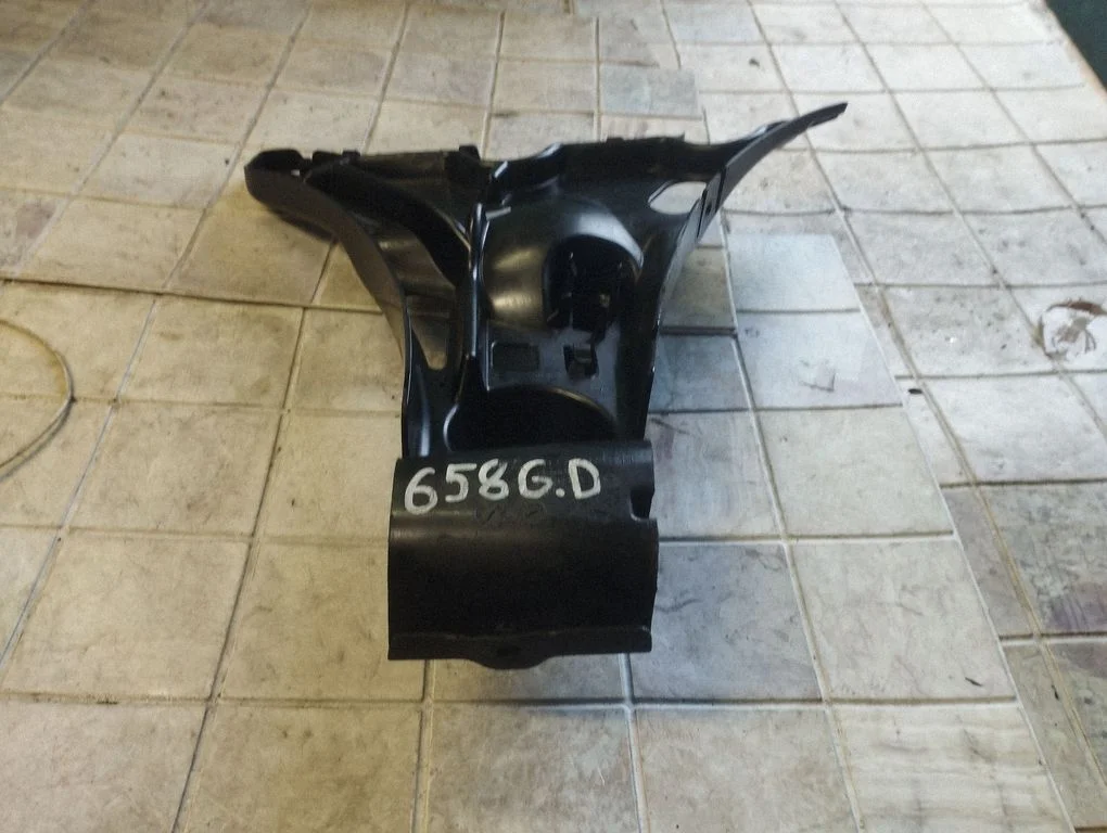 Rear bumper mounting bracket 5112706079611