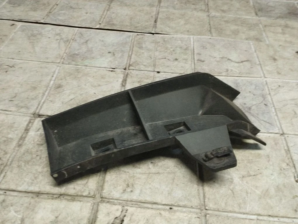 Rear bumper mounting bracket 30764180