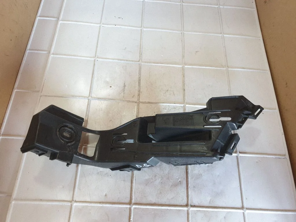 Rear bumper mounting bracket 1K6807394EZT