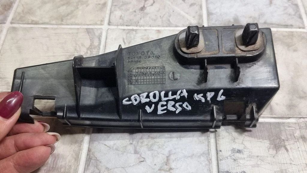 Rear bumper mounting bracket 525630F010