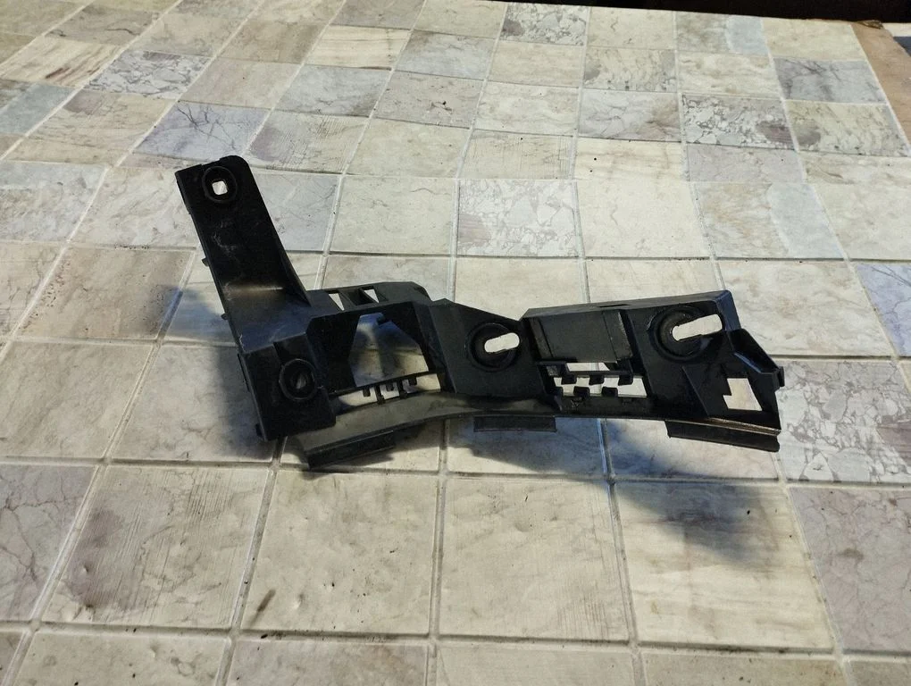 Rear bumper mounting bracket – Volkswagen Golf Plus (2005-2013)