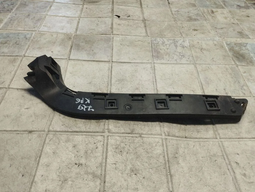Rear bumper mounting bracket 30764233