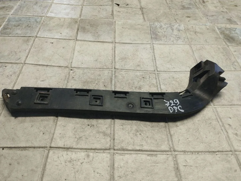 Rear bumper mounting bracket 30764234