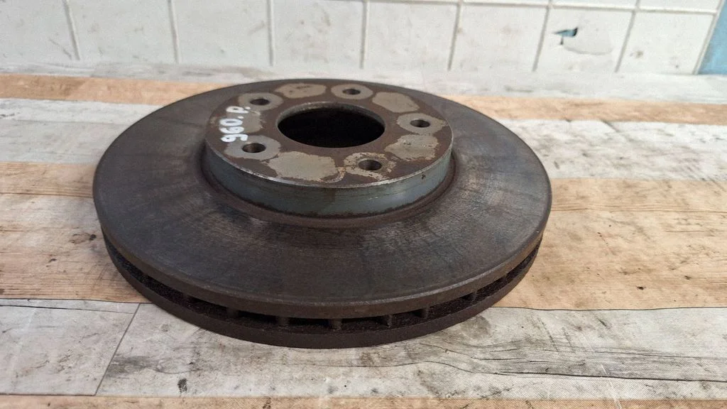 Tarcza hamulcowa przednia – Nissan Almera N16 (2000-2010)