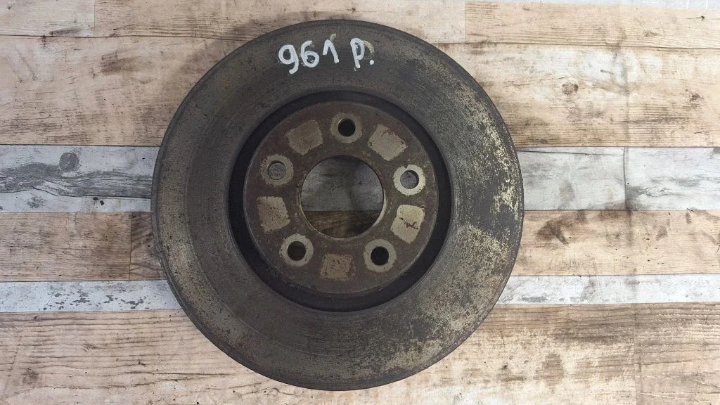 Front brake disc – front right