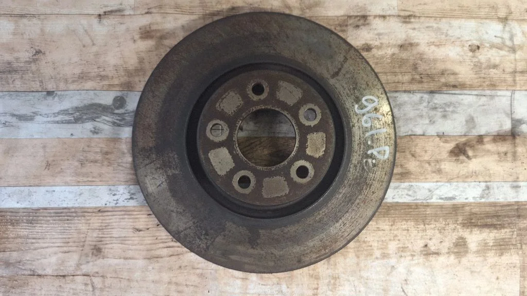 Front brake disc – front left