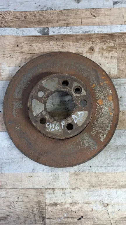Front brake disc – front right
