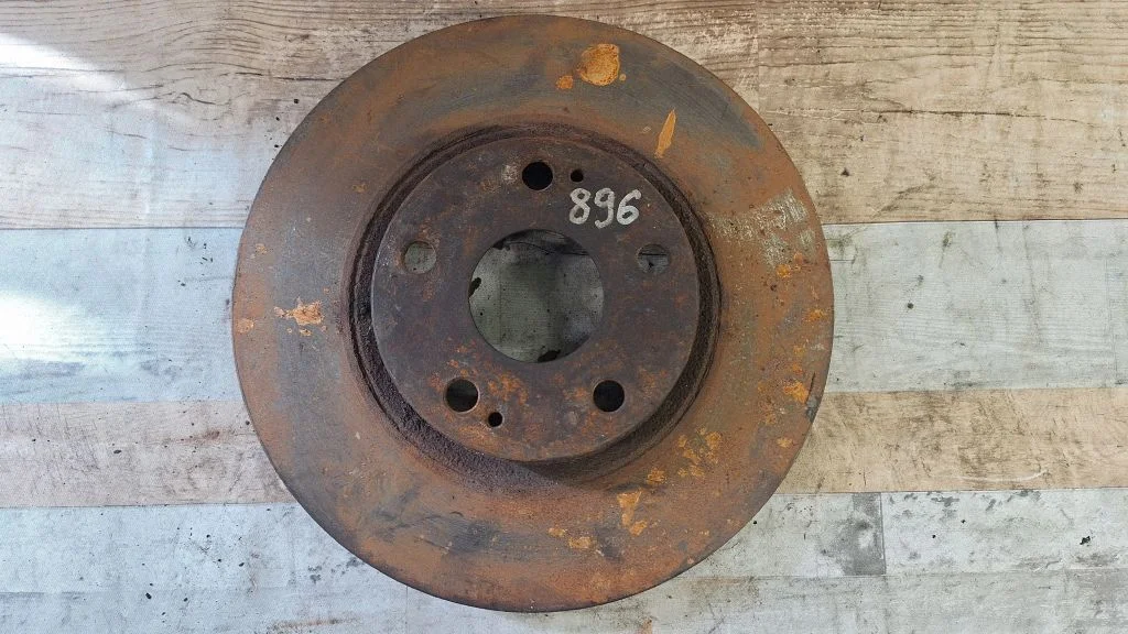 Front brake disc – front right