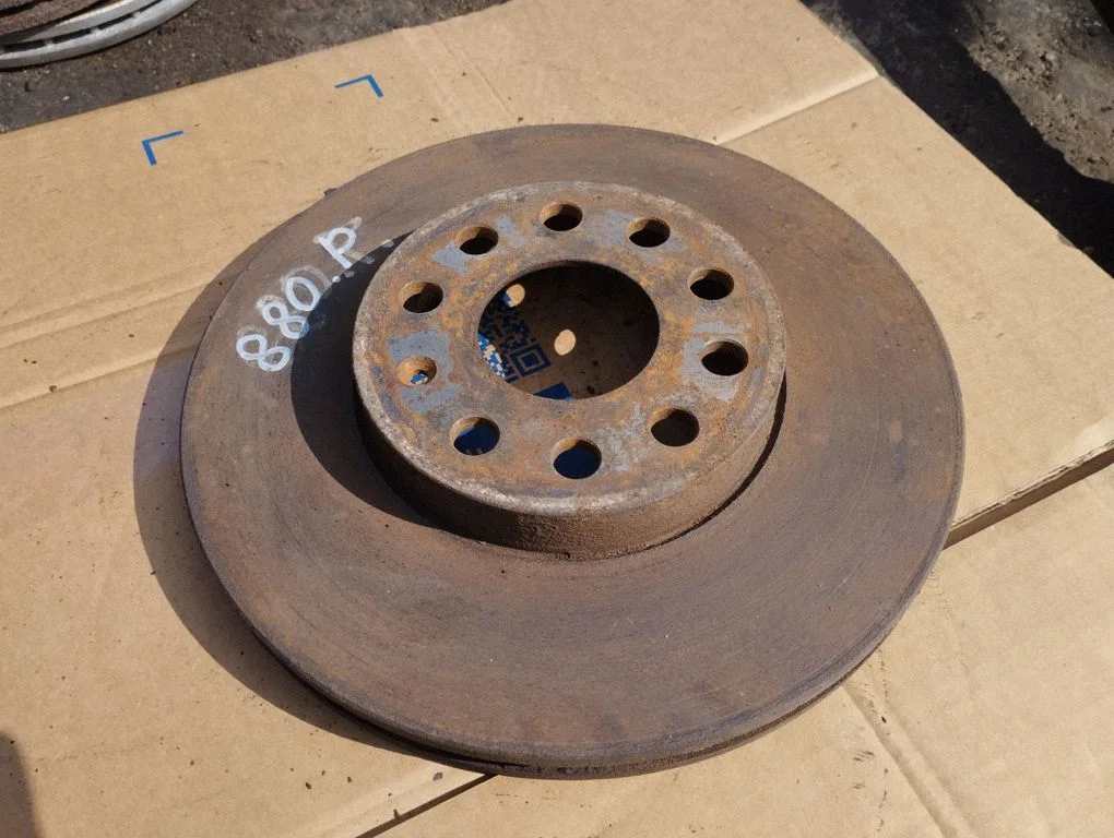 Front brake disc – front right
