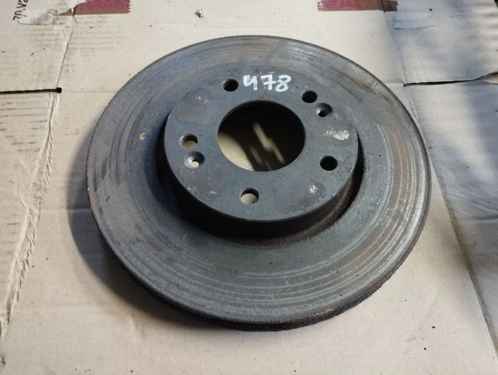 Front brake disc – front left