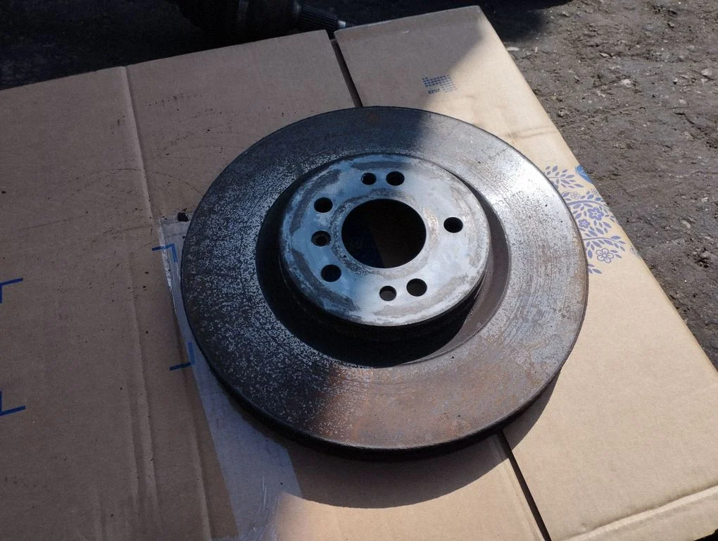 Esimene piduriketas – eesmine parem