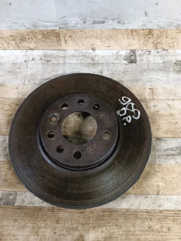 Front brake disc – front right