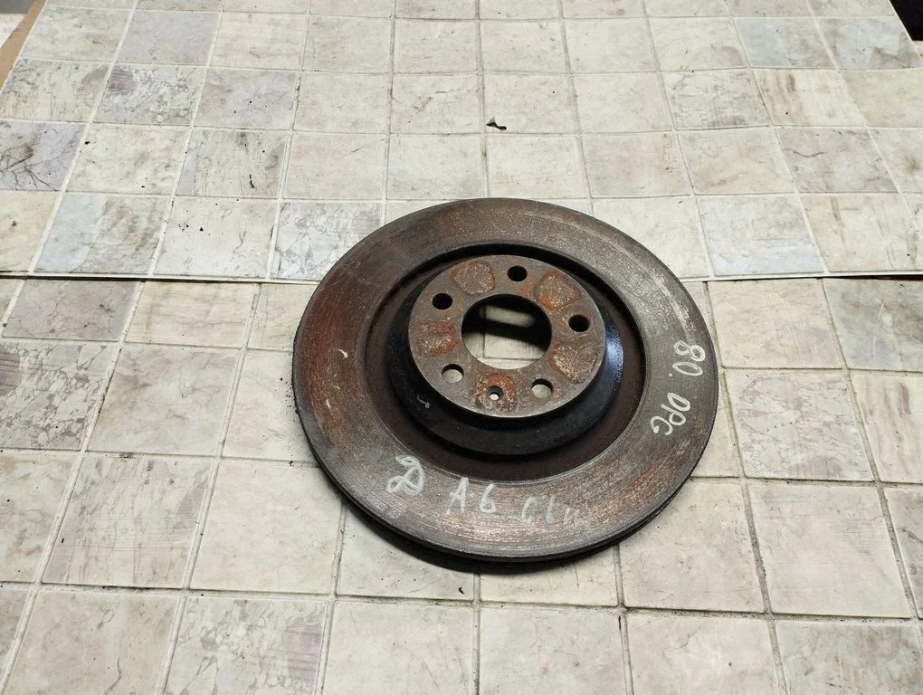 Front brake disc – front right