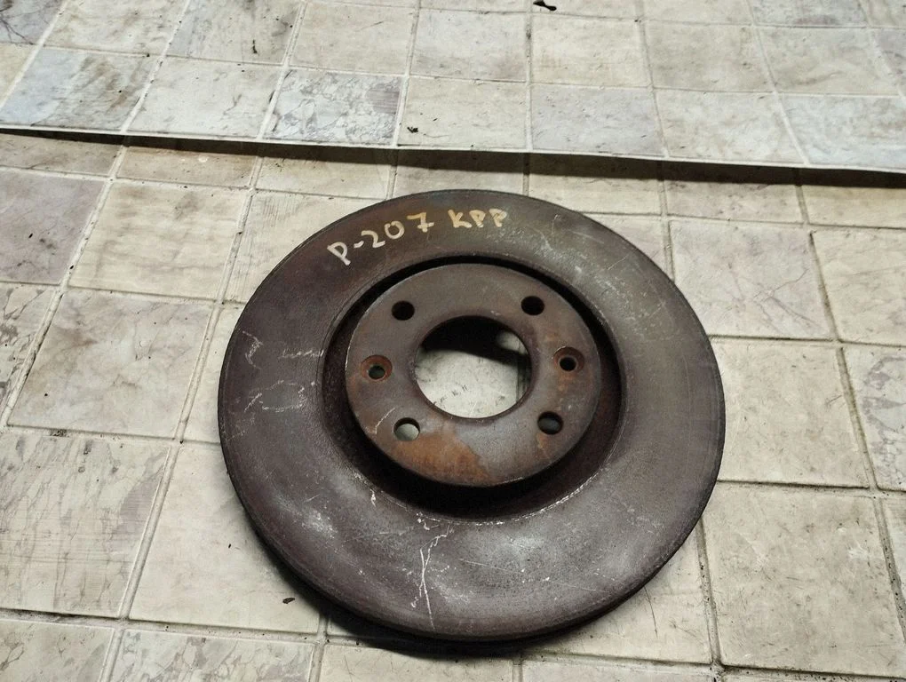 Front brake disc – front left