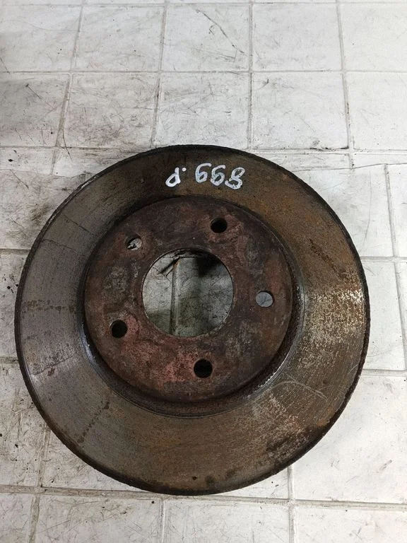 Tarcza hamulcowa przednia – Nissan Almera N16 (2000-2010)