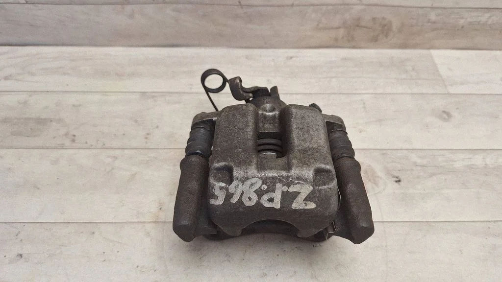 Rear brake caliper – rear right