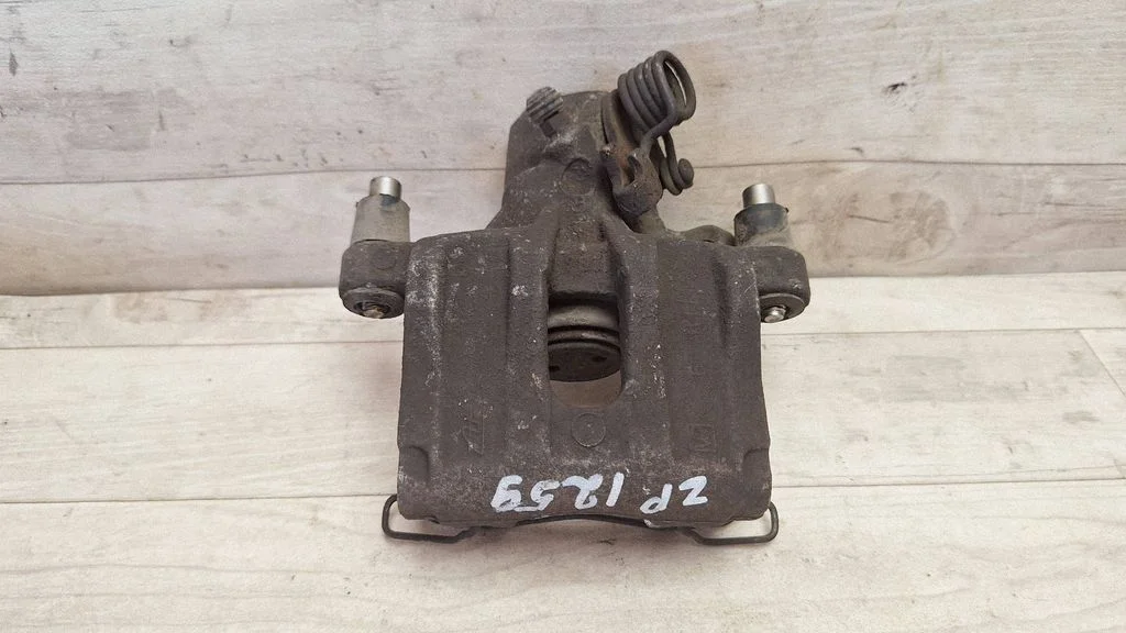 Rear brake caliper – rear right