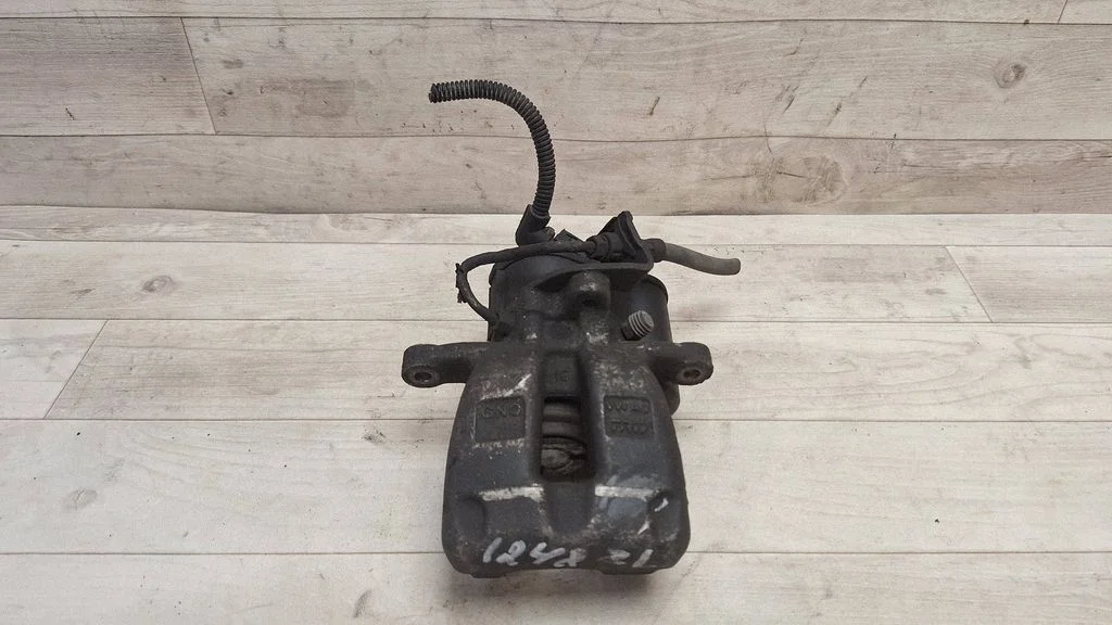 Tagumine pidurisadul – tagumine vasak