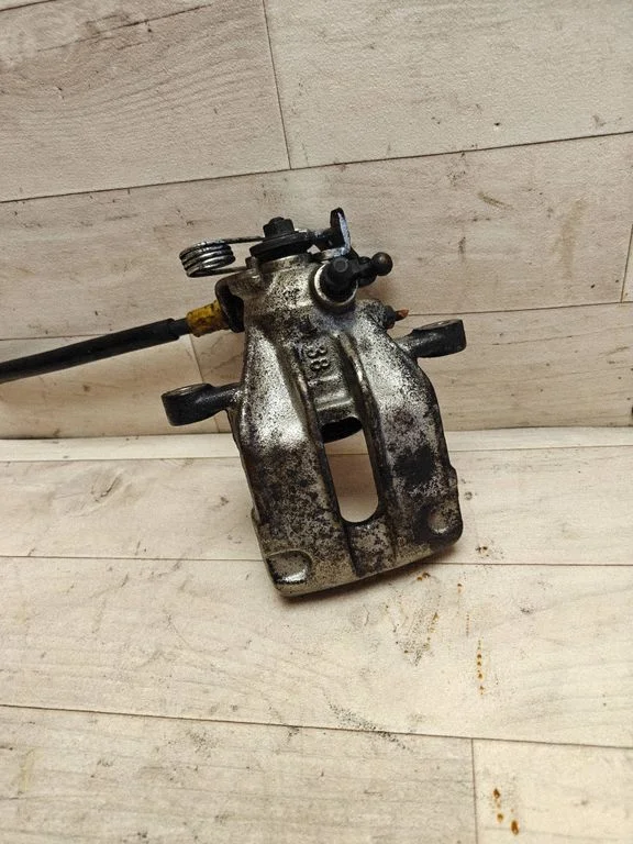 Rear brake caliper – rear left