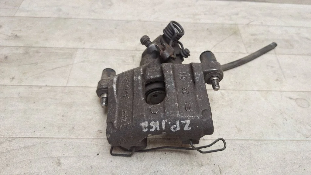 Rear brake caliper – rear right