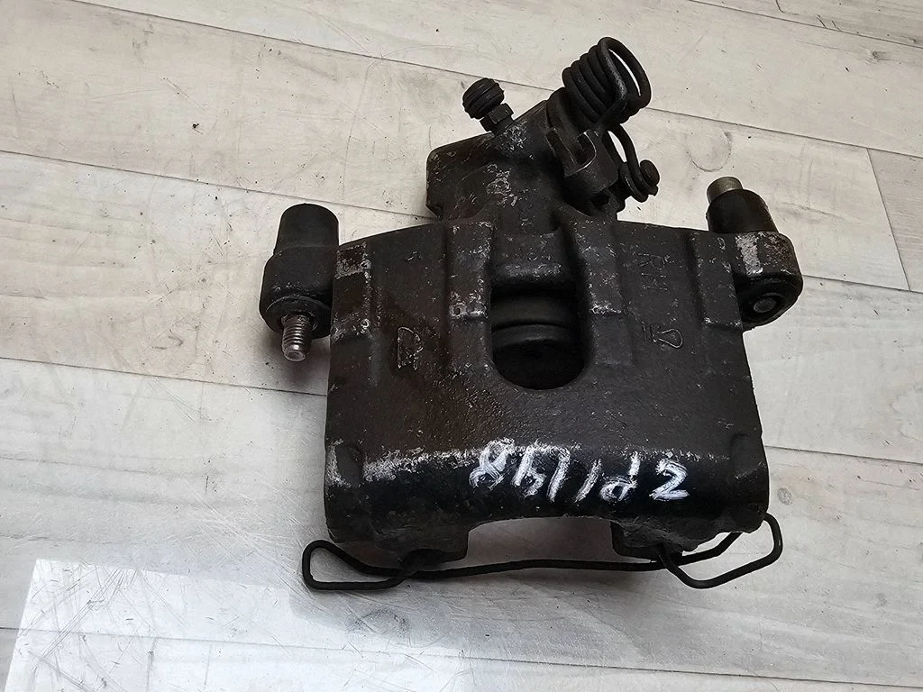 Rear brake caliper – rear right