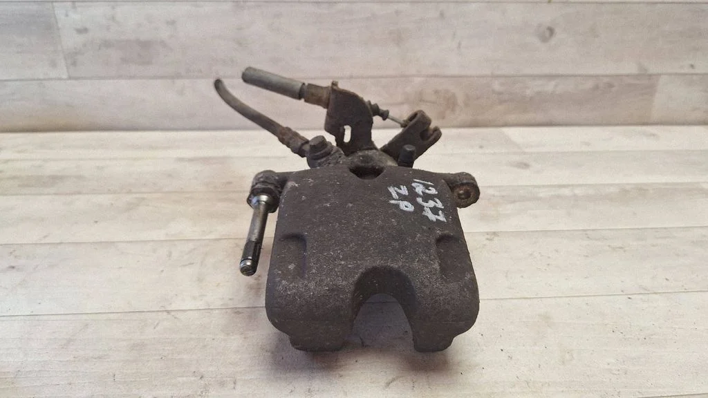 Rear brake caliper – rear right